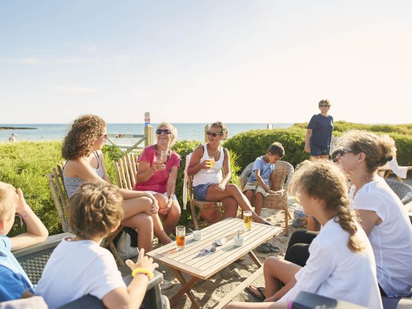 La Pointe à Sarzeau terrasse vue mer en bord de plage